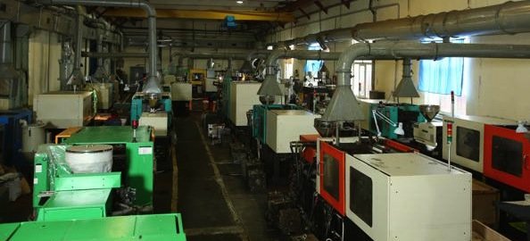 Molding shop for the production of plastic products